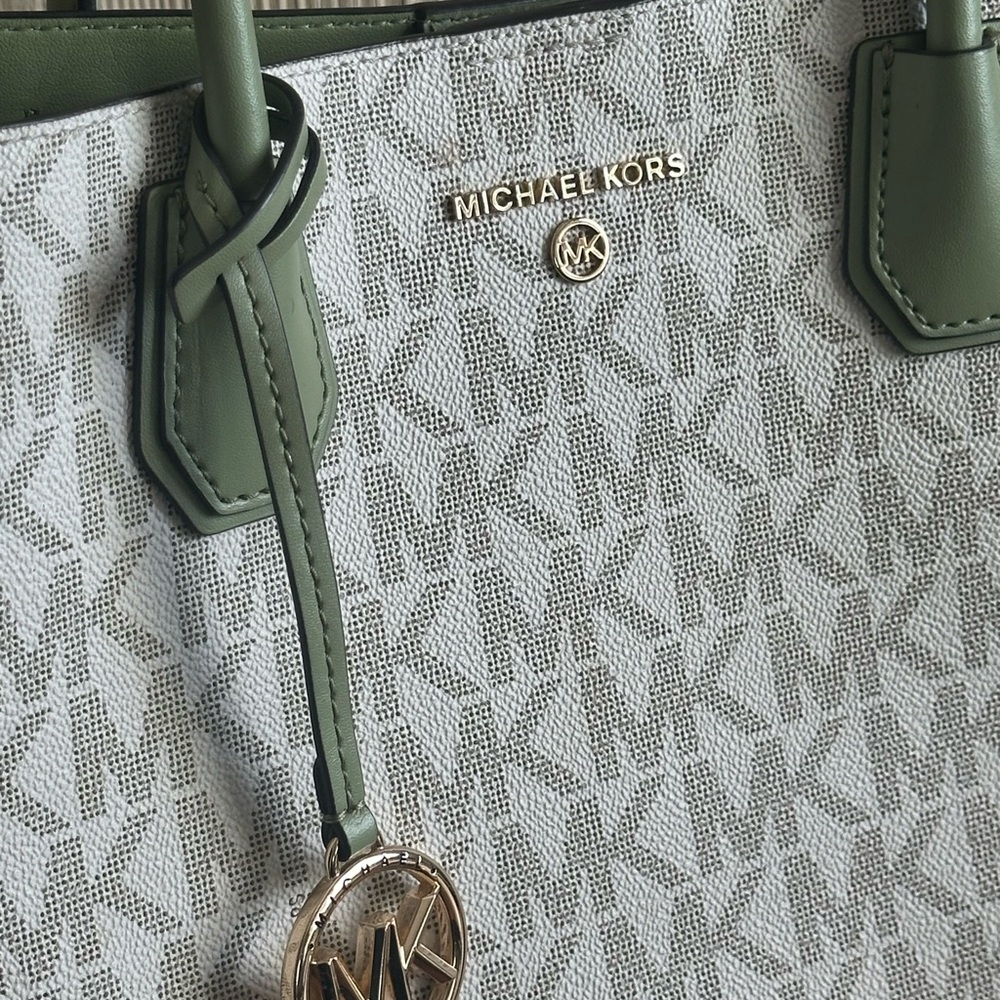 Michael Kors Mercer Gallery Medium Logo Tote Vanilla & Sage Green EUC - Picture 13 of 13